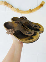 Birkenstock Mocha Gizeh Sandals, youth size 4 (34)