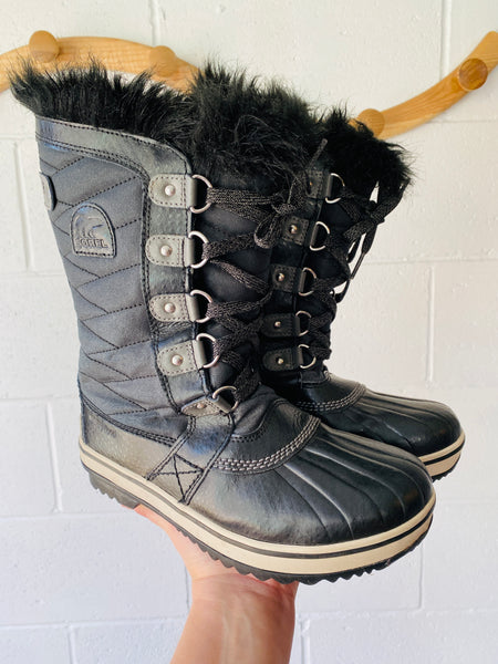Joan of Arctic Boots, youth size 5