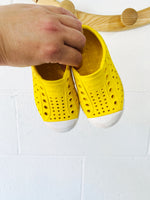 Yellow Jefferson Shoes, size 7 (C7)