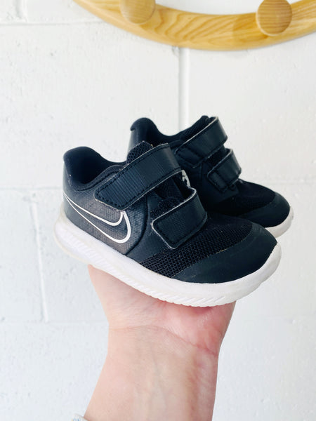 Black Star Runner, size 4 (4C)
